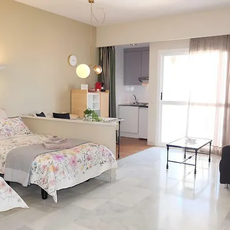 Studio Mimo Banus P.y.r. Apartment *